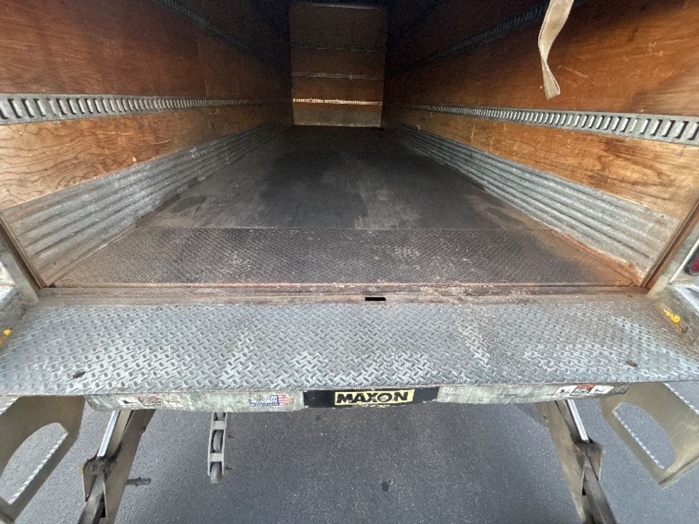 Medium Duty Box Truck-Light and Medium Duty Trucks-Hino-2020-268-Middlefield-OH-208,551\n\t\tmiles-$ 48,500 - Image 10