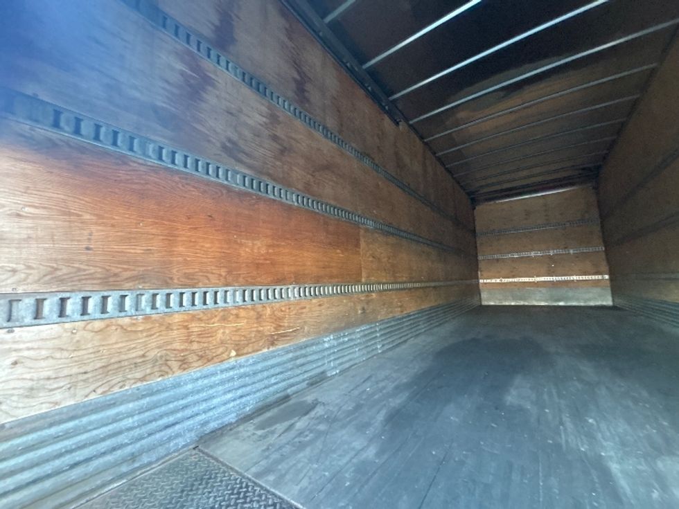 Medium Duty Box Truck-Light and Medium Duty Trucks-Hino-2020-268-Middlefield-OH-208,551\n\t\tmiles-$ 48,500 - Image 11