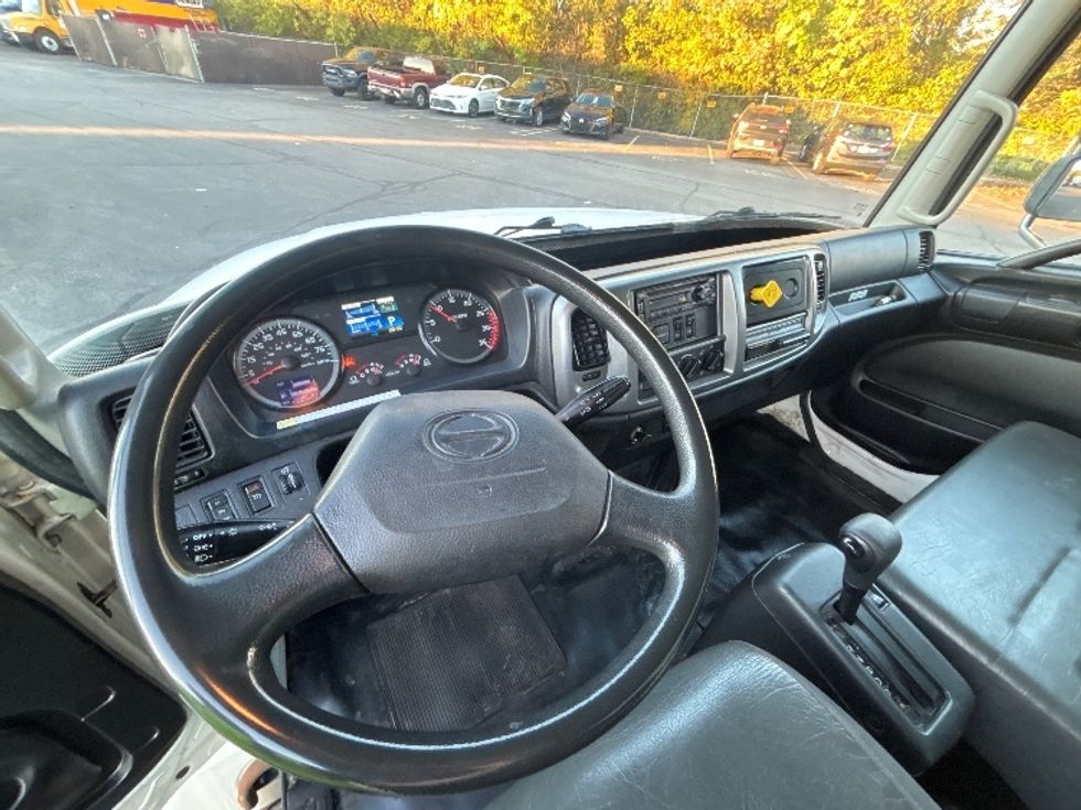 Medium Duty Box Truck-Light and Medium Duty Trucks-Hino-2020-268-Middlefield-OH-208,551\n\t\tmiles-$ 48,500 - Image 17