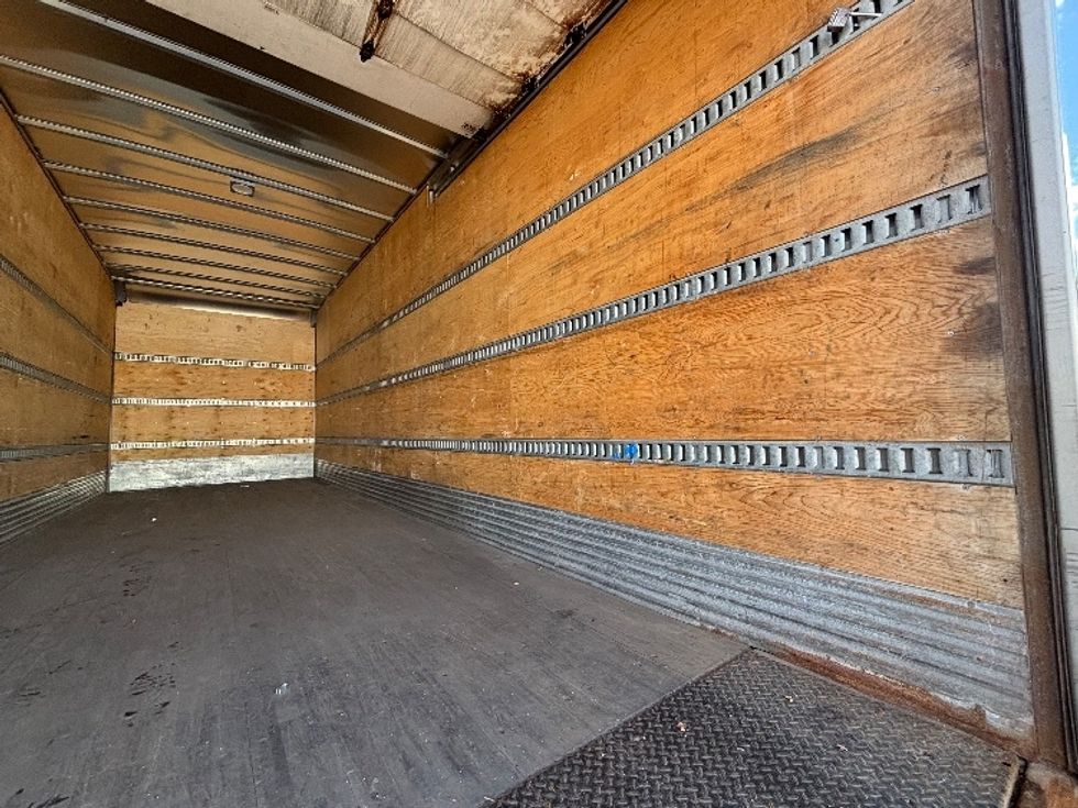 Medium Duty Box Truck-Light and Medium Duty Trucks-Hino-2020-268-Middlefield-OH-216,136\n\t\tmiles-$ 47,500 - Image 12