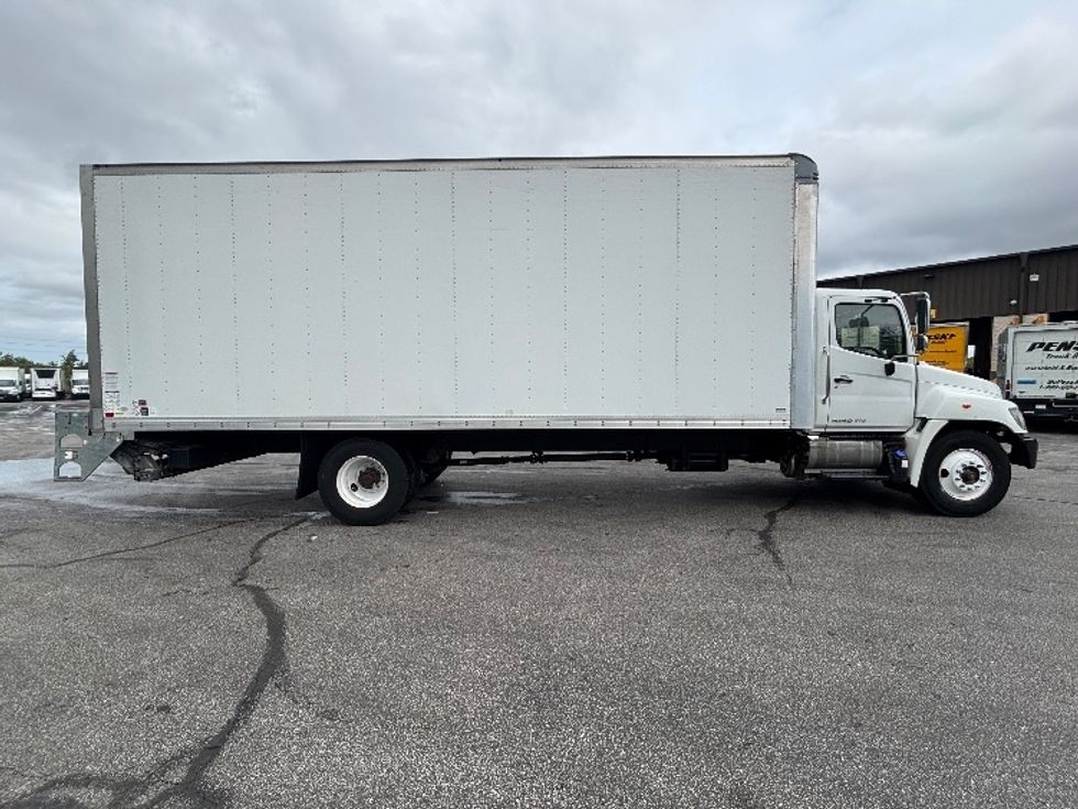 Medium Duty Box Truck-Light and Medium Duty Trucks-Hino-2020-268-Middlefield-OH-216,136\n\t\tmiles-$ 47,500 - Image 15
