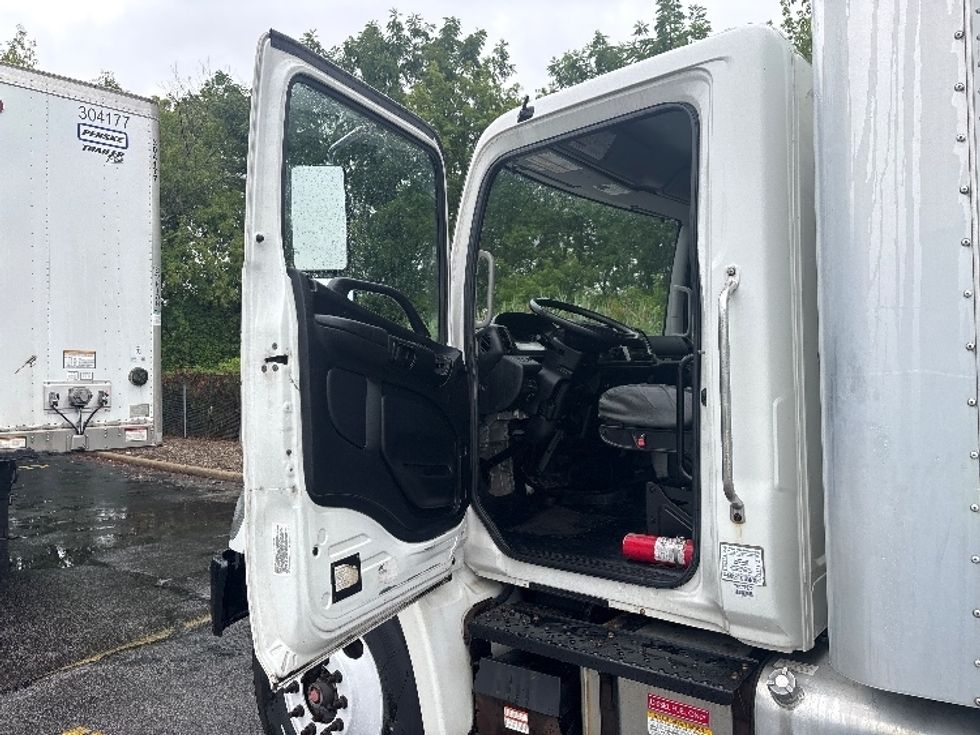 Medium Duty Box Truck-Light and Medium Duty Trucks-Hino-2020-268-Middlefield-OH-216,136\n\t\tmiles-$ 47,500 - Image 16