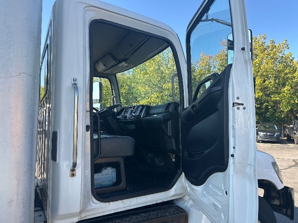 Medium Duty Box Truck-Light and Medium Duty Trucks-Hino-2020-268-Middlefield-OH-216,136\n\t\tmiles-$ 47,500 - Image 20
