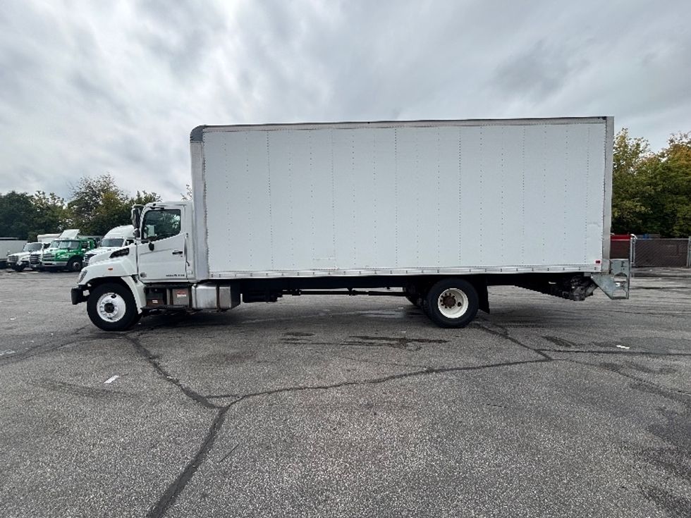 Medium Duty Box Truck-Light and Medium Duty Trucks-Hino-2020-268-Middlefield-OH-216,136\n\t\tmiles-$ 47,500 - Image 4