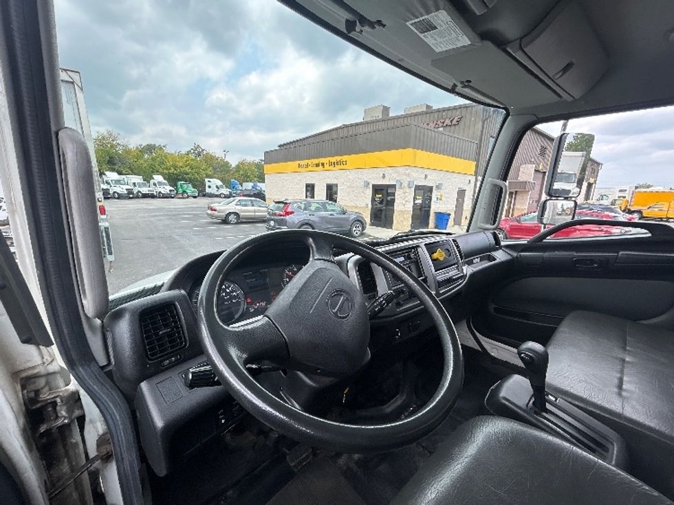 Medium Duty Box Truck-Light and Medium Duty Trucks-Hino-2020-268-Middlefield-OH-228,683\n\t\tmiles-$ 44,750 - Image 11