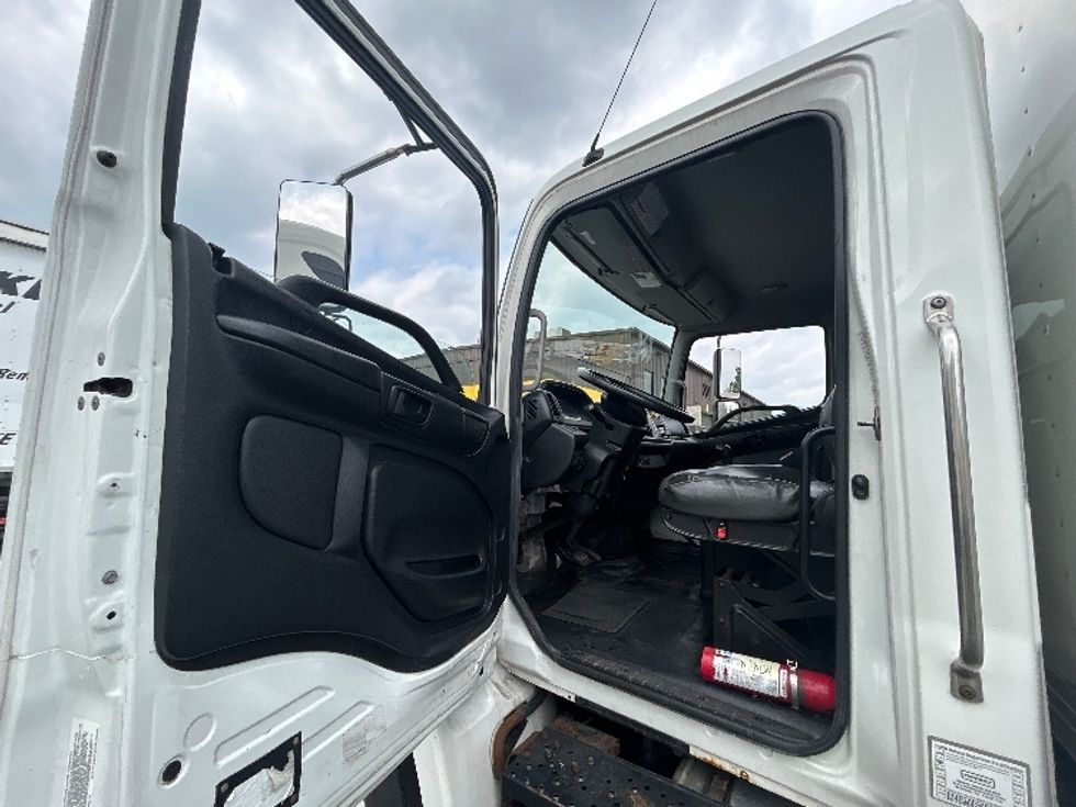 Medium Duty Box Truck-Light and Medium Duty Trucks-Hino-2020-268-Middlefield-OH-228,683\n\t\tmiles-$ 44,750 - Image 16