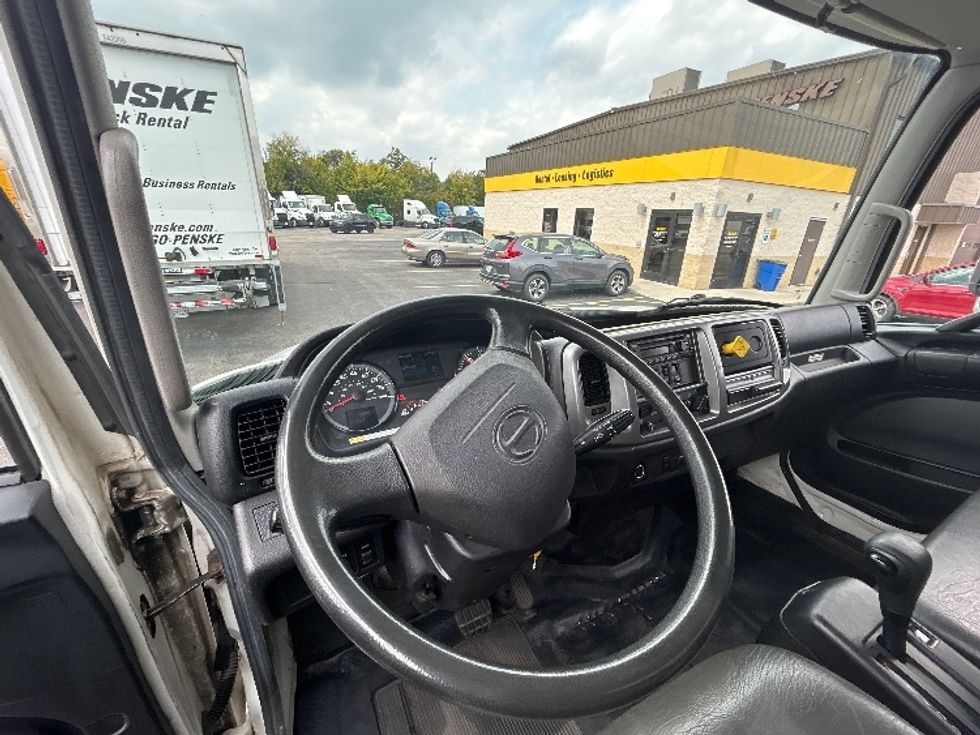 Medium Duty Box Truck-Light and Medium Duty Trucks-Hino-2020-268-Middlefield-OH-228,683\n\t\tmiles-$ 44,750 - Image 17