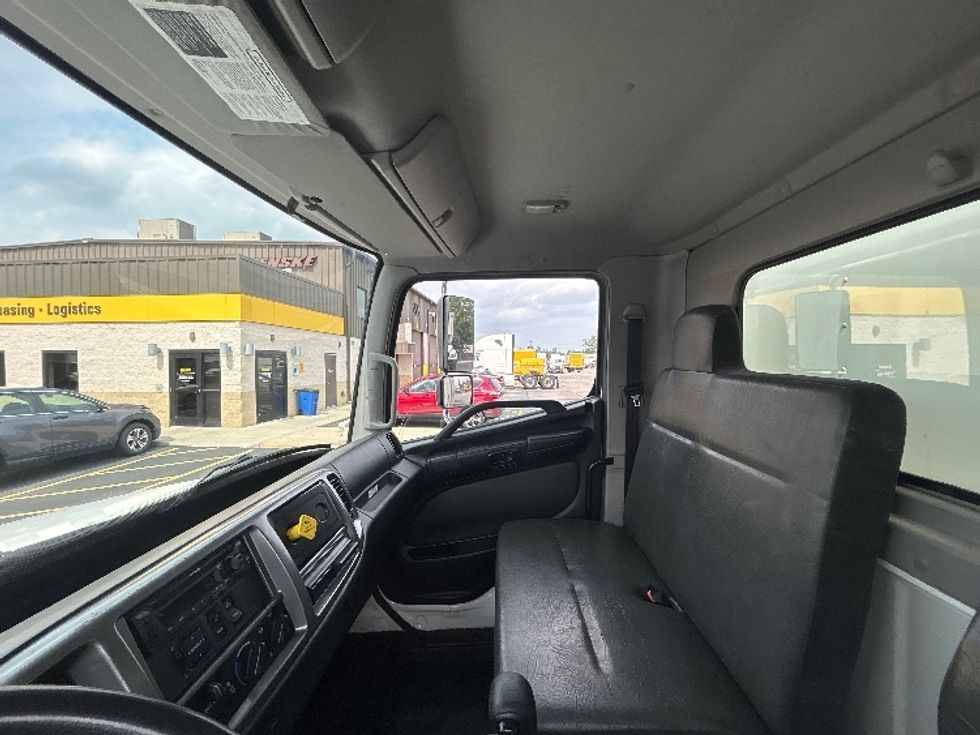 Medium Duty Box Truck-Light and Medium Duty Trucks-Hino-2020-268-Middlefield-OH-228,683\n\t\tmiles-$ 44,750 - Image 19
