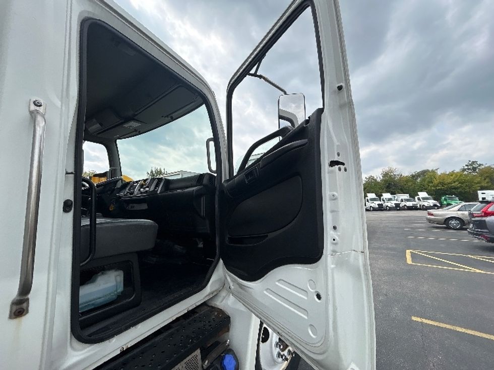 Medium Duty Box Truck-Light and Medium Duty Trucks-Hino-2020-268-Middlefield-OH-228,683\n\t\tmiles-$ 44,750 - Image 20