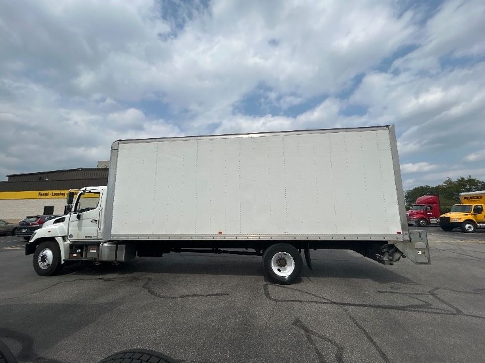 Medium Duty Box Truck-Light and Medium Duty Trucks-Hino-2020-268-Middlefield-OH-228,683\n\t\tmiles-$ 44,750 - Image 4