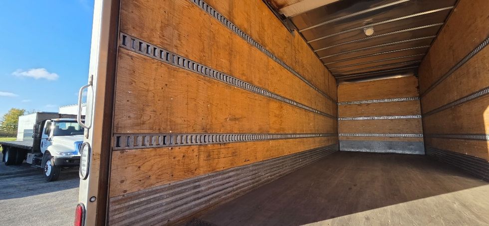 Medium Duty Box Truck-Light and Medium Duty Trucks-Hino-2020-268-Middlefield-OH-231,100\n\t\tmiles-$ 45,000 - Image 11