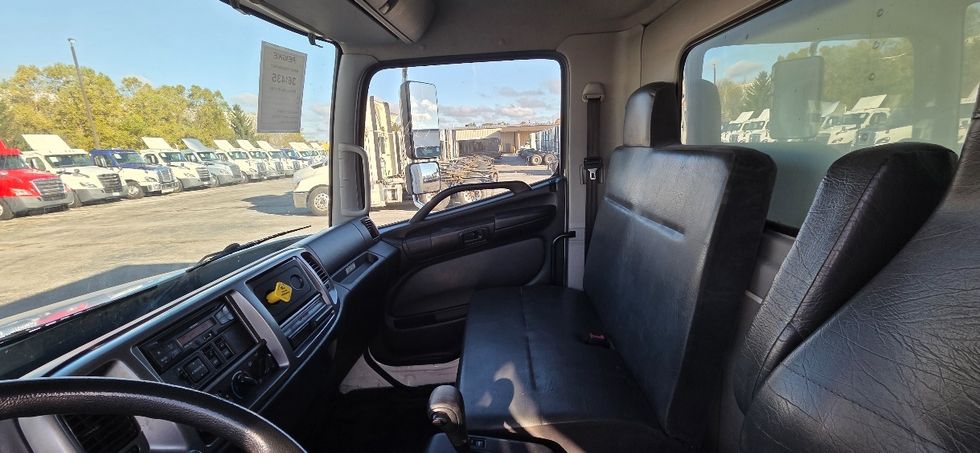 Medium Duty Box Truck-Light and Medium Duty Trucks-Hino-2020-268-Middlefield-OH-231,100\n\t\tmiles-$ 45,000 - Image 18