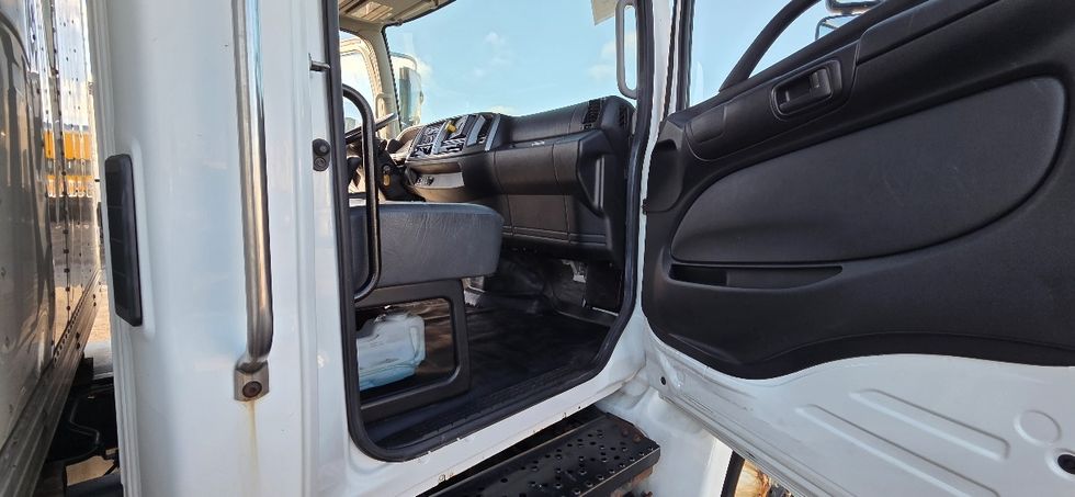 Medium Duty Box Truck-Light and Medium Duty Trucks-Hino-2020-268-Middlefield-OH-231,100\n\t\tmiles-$ 45,000 - Image 19