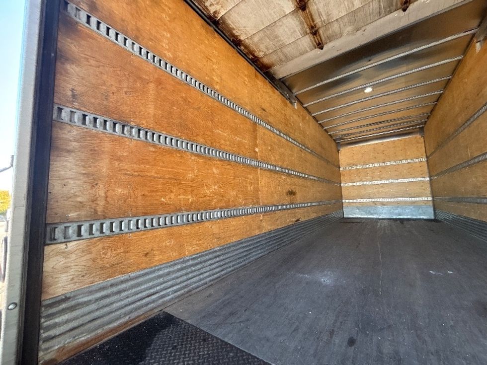 Medium Duty Box Truck-Light and Medium Duty Trucks-Hino-2020-268-Middlefield-OH-232,290\n\t\tmiles-$ 45,000 - Image 11