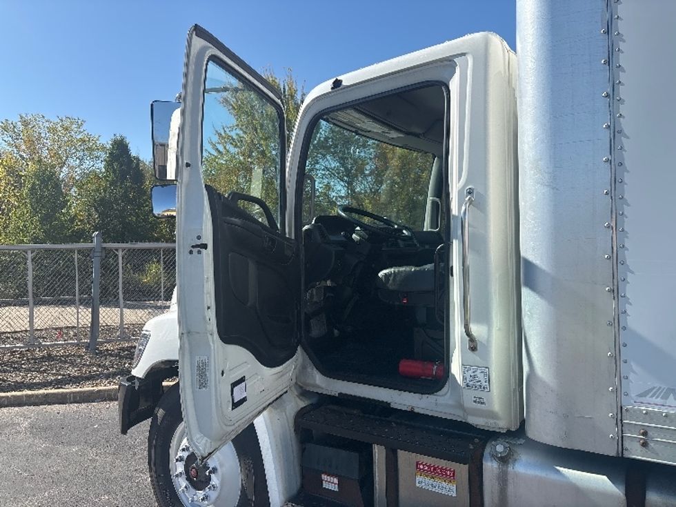Medium Duty Box Truck-Light and Medium Duty Trucks-Hino-2020-268-Middlefield-OH-232,290\n\t\tmiles-$ 45,000 - Image 16