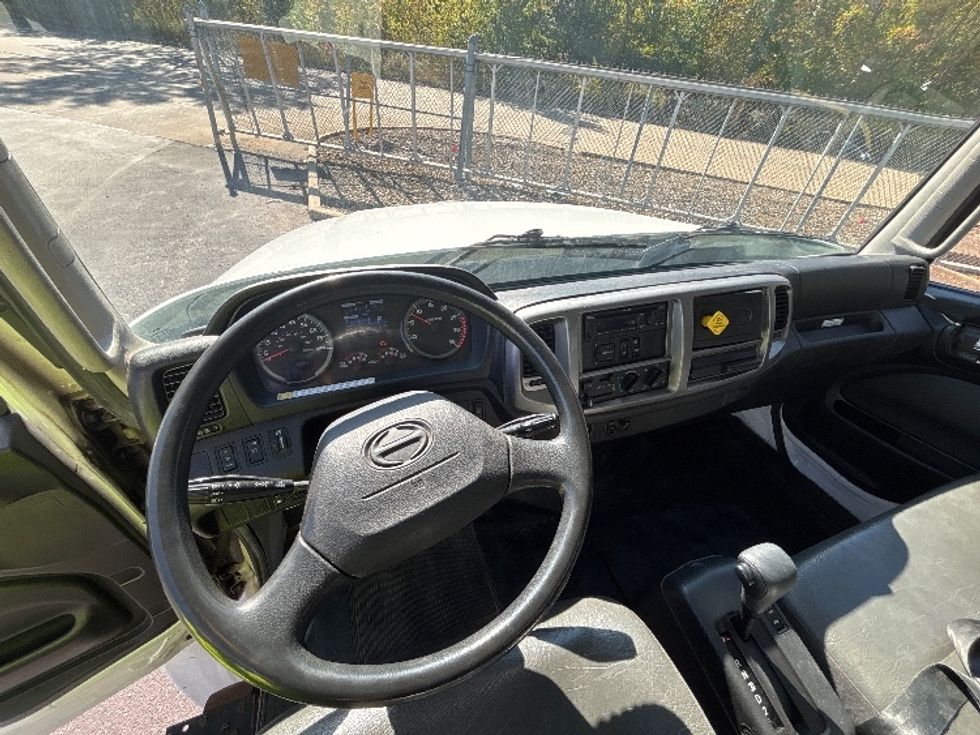 Medium Duty Box Truck-Light and Medium Duty Trucks-Hino-2020-268-Middlefield-OH-232,290\n\t\tmiles-$ 45,000 - Image 18