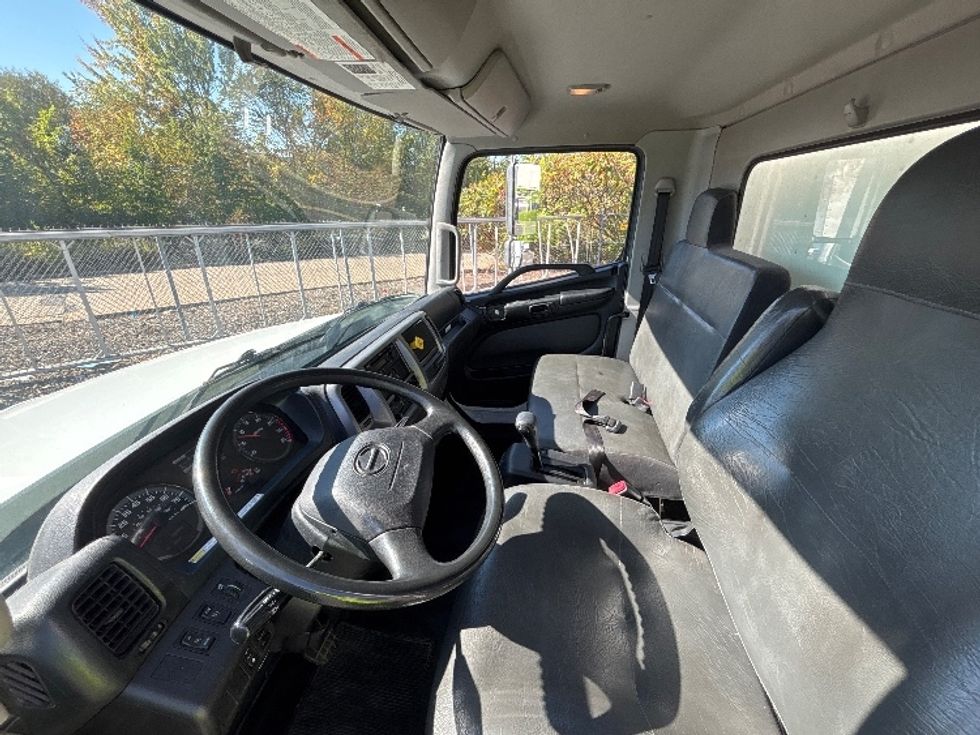 Medium Duty Box Truck-Light and Medium Duty Trucks-Hino-2020-268-Middlefield-OH-232,290\n\t\tmiles-$ 45,000 - Image 19