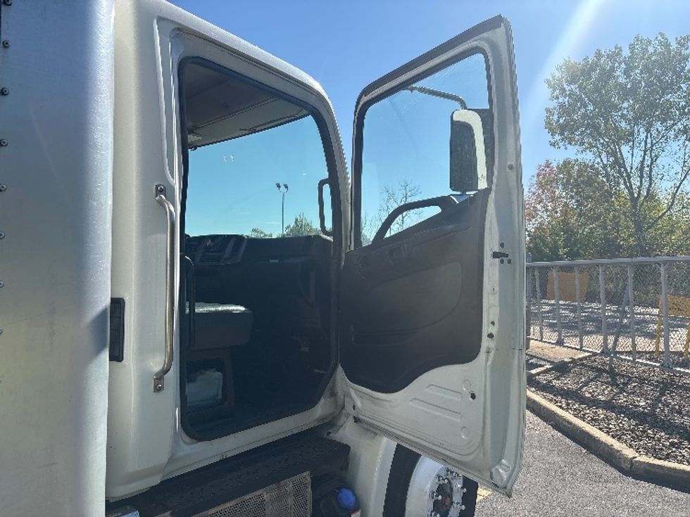 Medium Duty Box Truck-Light and Medium Duty Trucks-Hino-2020-268-Middlefield-OH-232,290\n\t\tmiles-$ 45,000 - Image 20