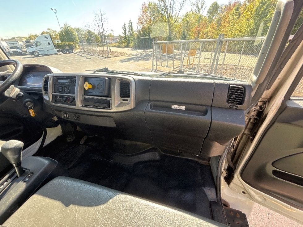 Medium Duty Box Truck-Light and Medium Duty Trucks-Hino-2020-268-Middlefield-OH-232,290\n\t\tmiles-$ 45,000 - Image 21