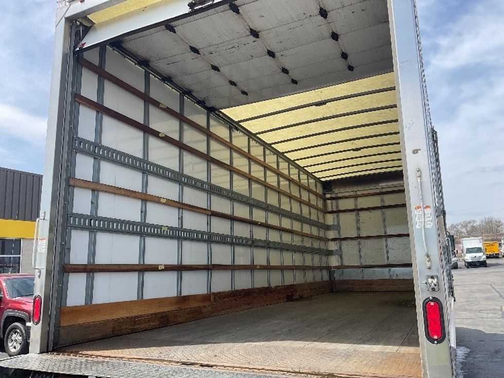 Medium Duty Box Truck-Light and Medium Duty Trucks-Hino-2020-268-Milwaukee-WI-177,647\n\t\tmiles-$ 55,500 - Image 11