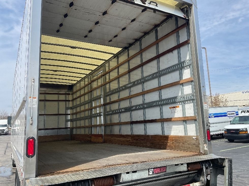 Medium Duty Box Truck-Light and Medium Duty Trucks-Hino-2020-268-Milwaukee-WI-177,647\n\t\tmiles-$ 55,500 - Image 12