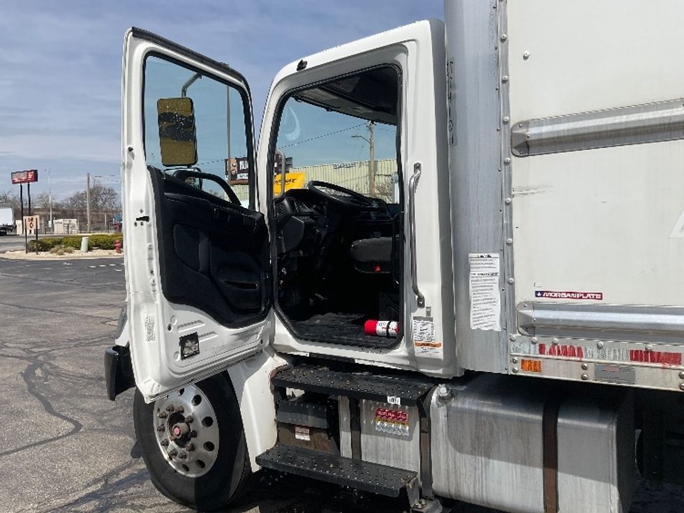 Medium Duty Box Truck-Light and Medium Duty Trucks-Hino-2020-268-Milwaukee-WI-177,647\n\t\tmiles-$ 55,500 - Image 16