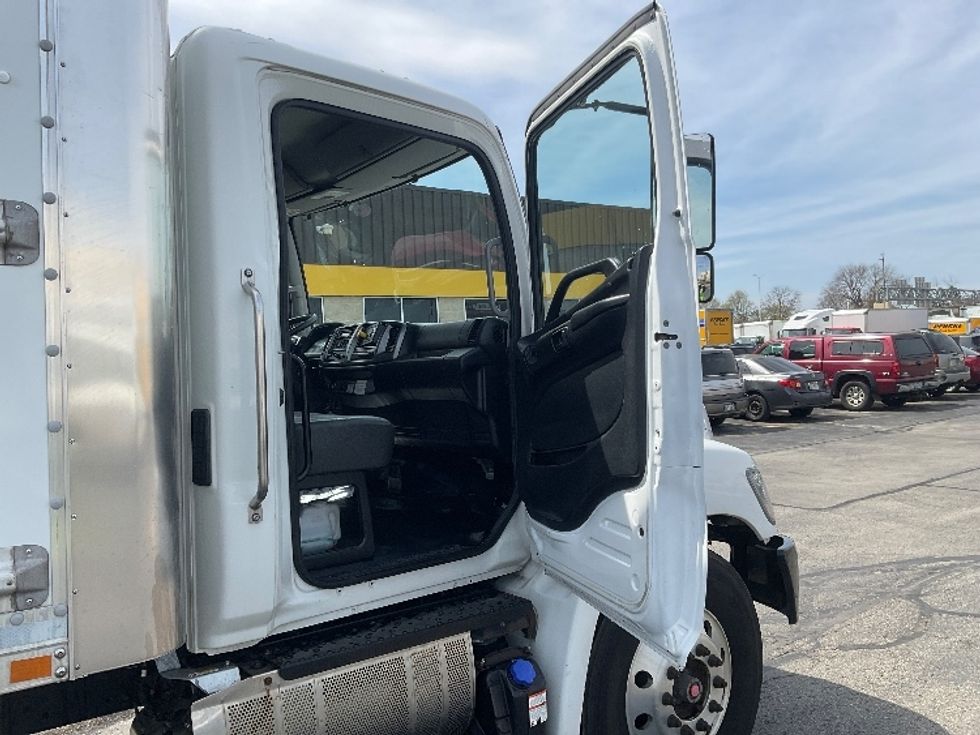 Medium Duty Box Truck-Light and Medium Duty Trucks-Hino-2020-268-Milwaukee-WI-177,647\n\t\tmiles-$ 55,500 - Image 20