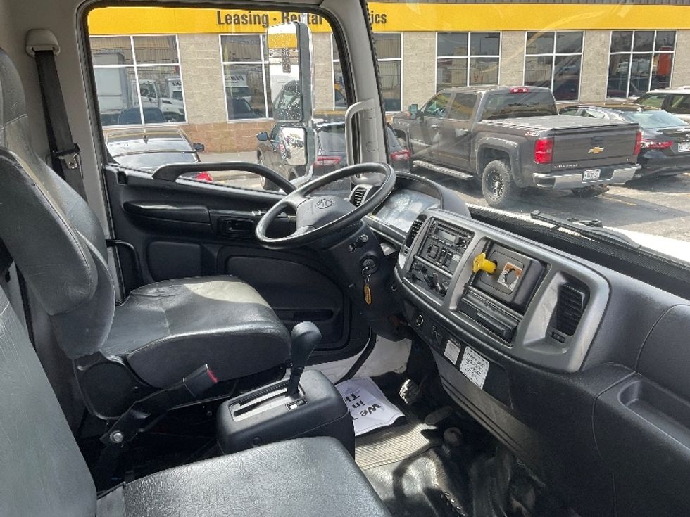 Medium Duty Box Truck-Light and Medium Duty Trucks-Hino-2020-268-Milwaukee-WI-177,647\n\t\tmiles-$ 55,500 - Image 22