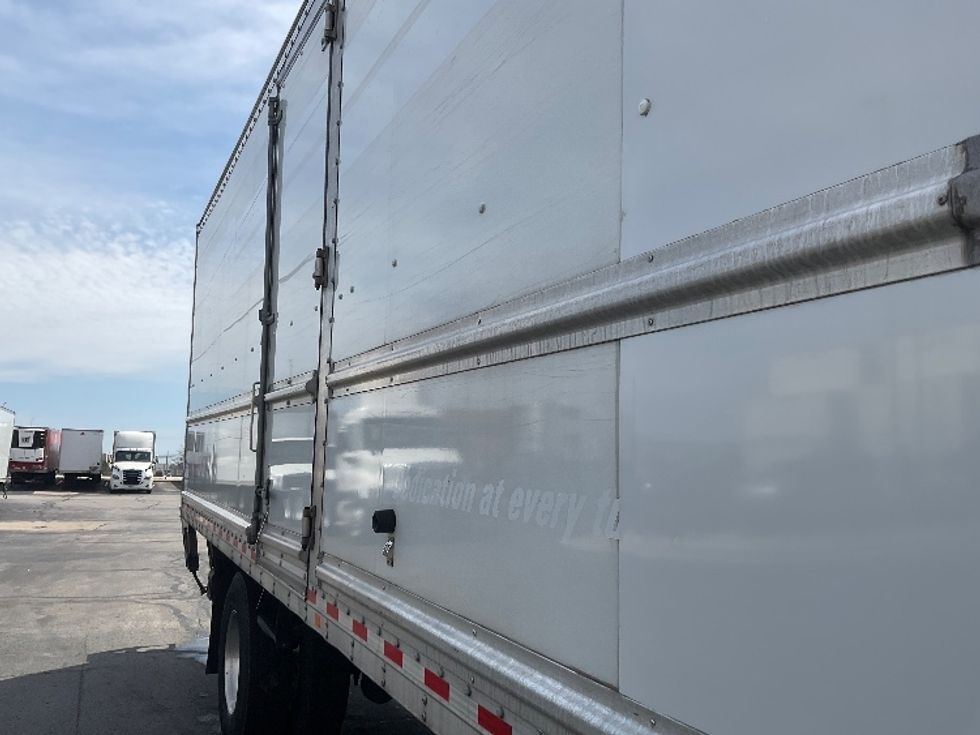 Medium Duty Box Truck-Light and Medium Duty Trucks-Hino-2020-268-Milwaukee-WI-177,647\n\t\tmiles-$ 55,500 - Image 26