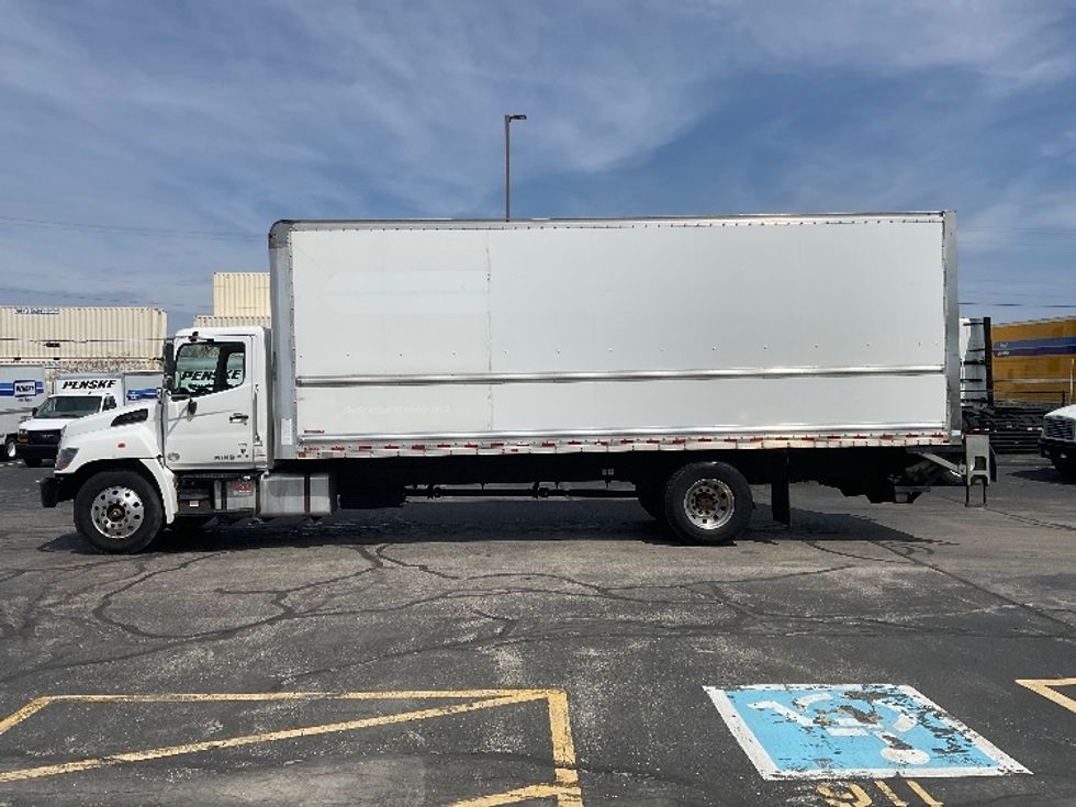 Medium Duty Box Truck-Light and Medium Duty Trucks-Hino-2020-268-Milwaukee-WI-177,647\n\t\tmiles-$ 55,500 - Image 4