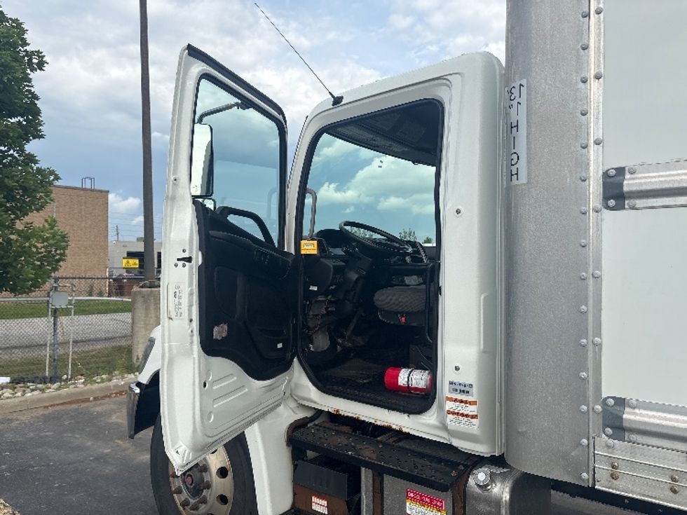 Medium Duty Box Truck-Light and Medium Duty Trucks-Hino-2020-268-Mississauga-ON-235,776\n\t\tkm-$ 72,500 - Image 16