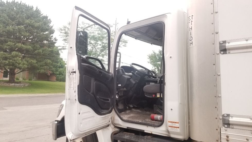Medium Duty Box Truck-Light and Medium Duty Trucks-Hino-2020-268-Mississauga-ON-281,612\n\t\tkm-$ 68,750 - Image 16