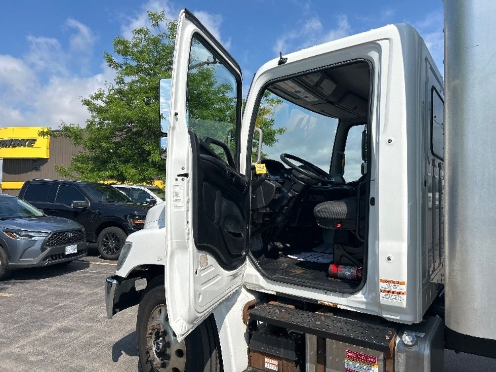Medium Duty Box Truck-Light and Medium Duty Trucks-Hino-2020-268-Mississauga-ON-321,264\n\t\tkm-$ 60,250 - Image 16