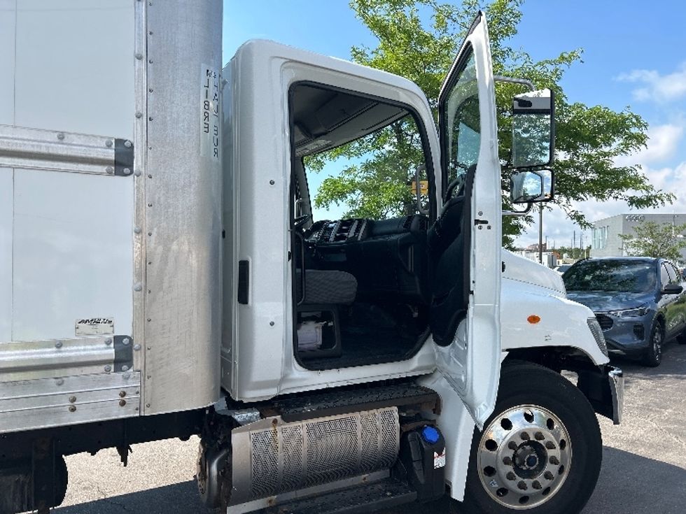Medium Duty Box Truck-Light and Medium Duty Trucks-Hino-2020-268-Mississauga-ON-321,264\n\t\tkm-$ 60,250 - Image 20