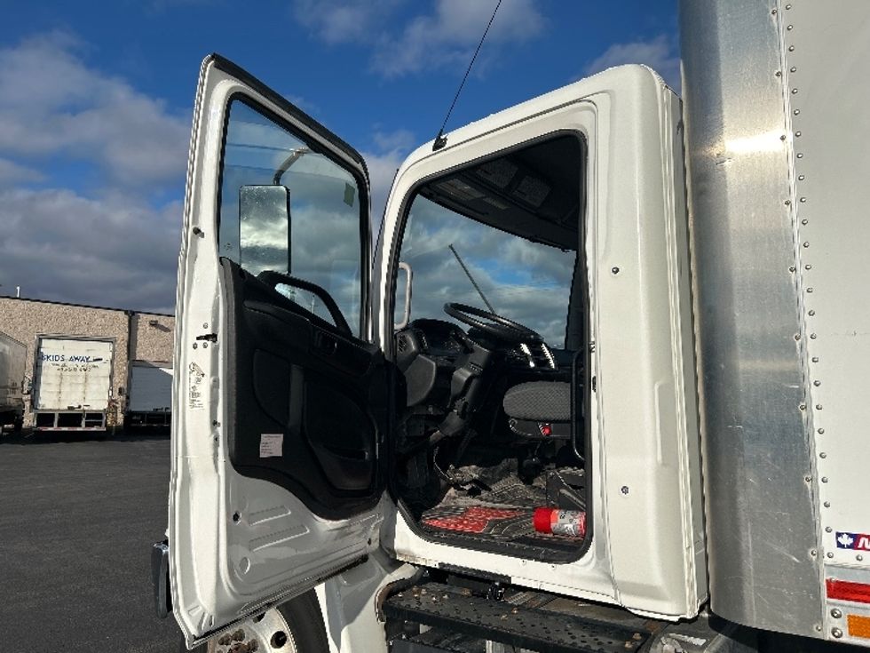 Medium Duty Box Truck-Light and Medium Duty Trucks-Hino-2020-268-Mississauga-ON-67,474\n\t\tkm-$ 78,000 - Image 16