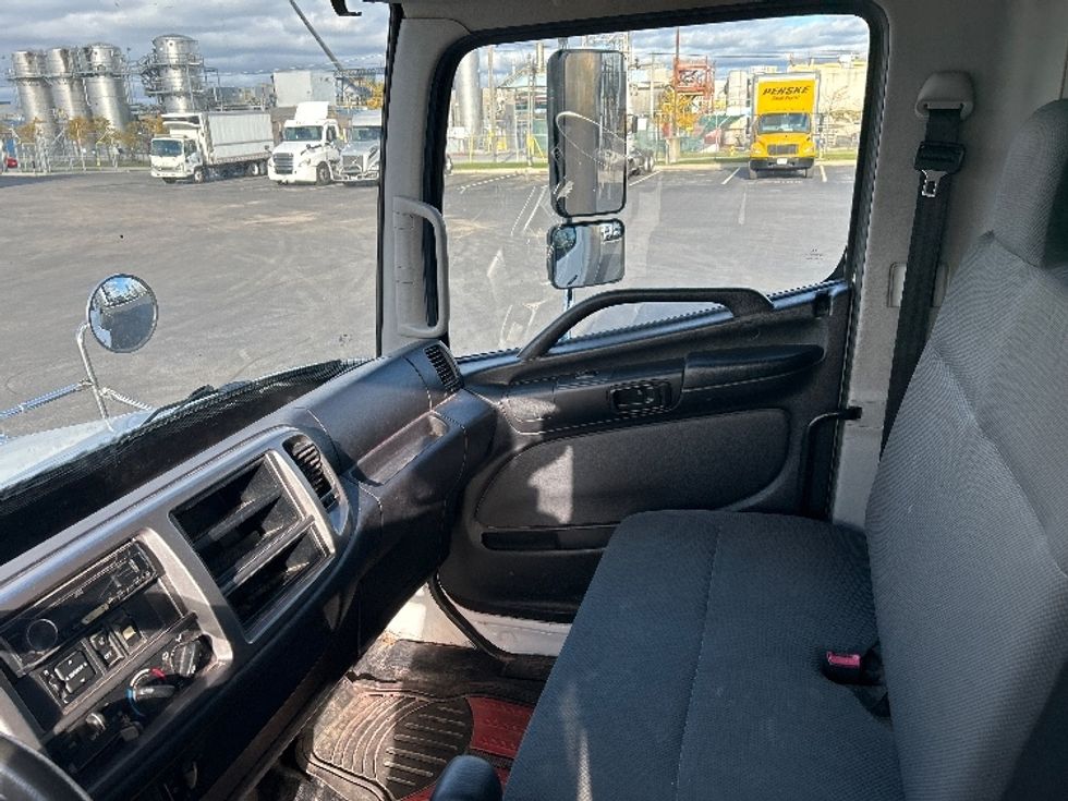 Medium Duty Box Truck-Light and Medium Duty Trucks-Hino-2020-268-Mississauga-ON-67,474\n\t\tkm-$ 78,000 - Image 19