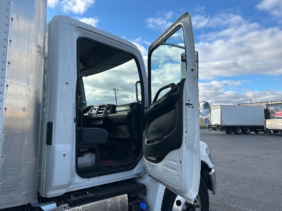Medium Duty Box Truck-Light and Medium Duty Trucks-Hino-2020-268-Mississauga-ON-67,474\n\t\tkm-$ 78,000 - Image 20