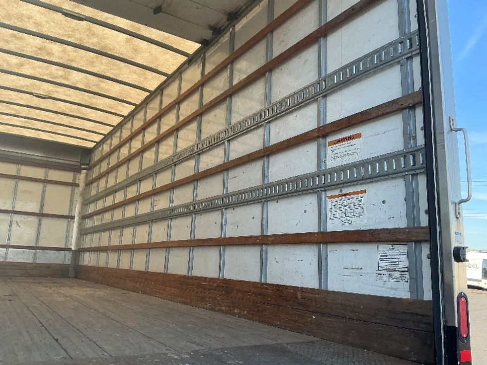 Medium Duty Box Truck-Light and Medium Duty Trucks-Hino-2020-268-Moberly-MO-149,993\n\t\tmiles-$ 61,250 - Image 12