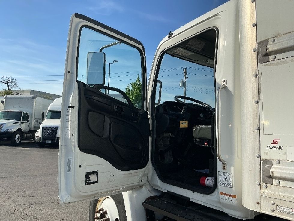 Medium Duty Box Truck-Light and Medium Duty Trucks-Hino-2020-268-Moberly-MO-149,993\n\t\tmiles-$ 61,250 - Image 16