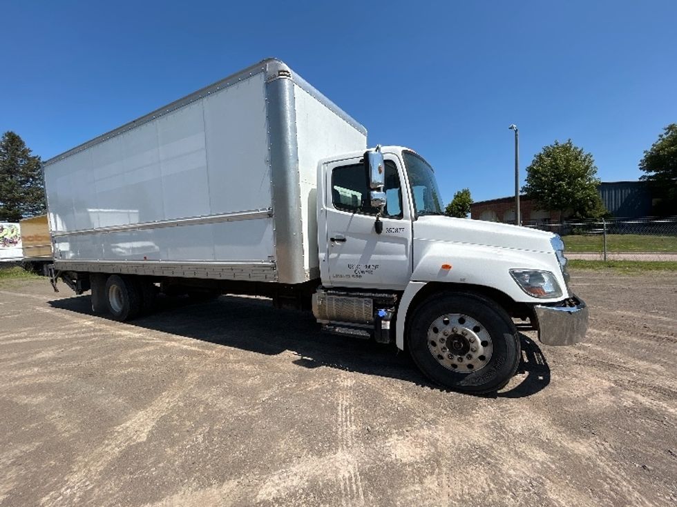 Medium Duty Box Truck-Light and Medium Duty Trucks-Hino-2020-268-Moncton-NB-242,540\n\t\tkm-$ 72,250 - Image 1