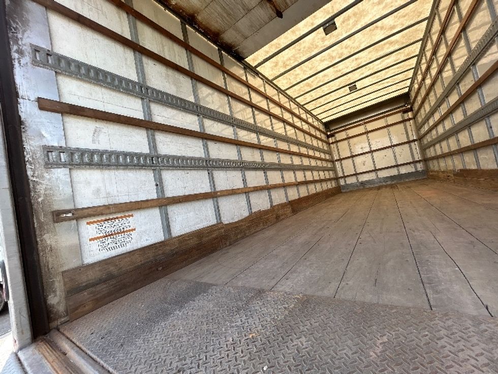 Medium Duty Box Truck-Light and Medium Duty Trucks-Hino-2020-268-Moncton-NB-242,540\n\t\tkm-$ 72,250 - Image 11