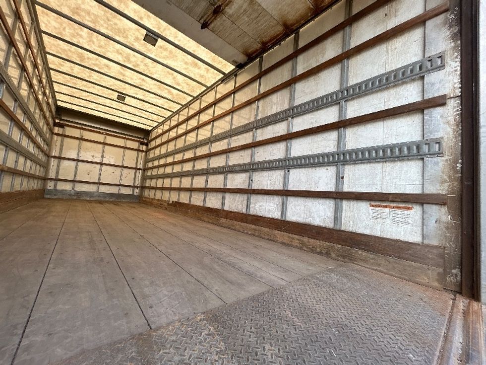 Medium Duty Box Truck-Light and Medium Duty Trucks-Hino-2020-268-Moncton-NB-242,540\n\t\tkm-$ 72,250 - Image 12