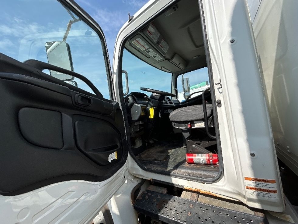 Medium Duty Box Truck-Light and Medium Duty Trucks-Hino-2020-268-Moncton-NB-242,540\n\t\tkm-$ 72,250 - Image 16