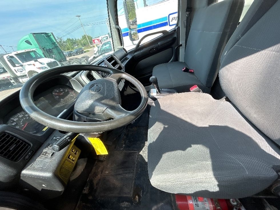 Medium Duty Box Truck-Light and Medium Duty Trucks-Hino-2020-268-Moncton-NB-242,540\n\t\tkm-$ 72,250 - Image 17
