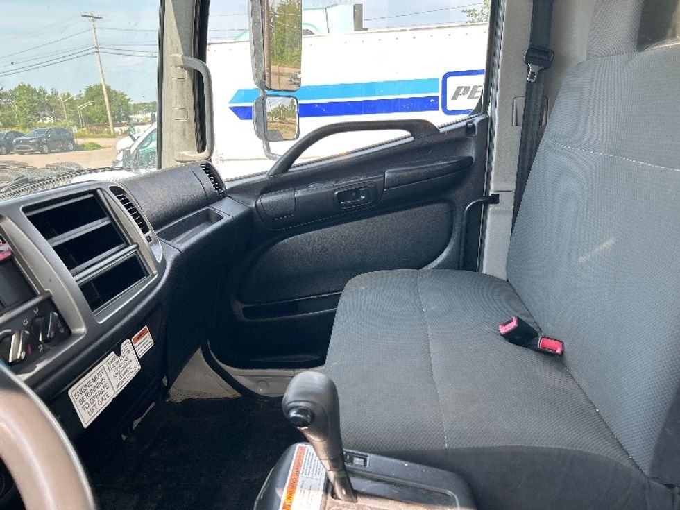 Medium Duty Box Truck-Light and Medium Duty Trucks-Hino-2020-268-Moncton-NB-242,540\n\t\tkm-$ 72,250 - Image 19