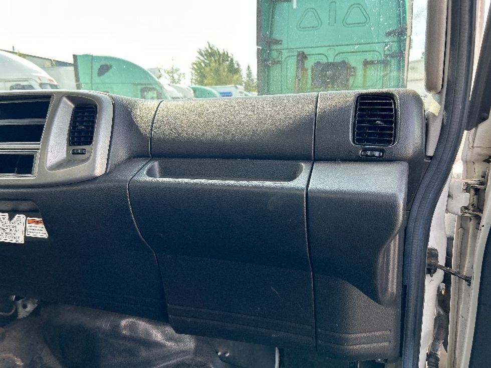 Medium Duty Box Truck-Light and Medium Duty Trucks-Hino-2020-268-Moncton-NB-242,540\n\t\tkm-$ 72,250 - Image 21
