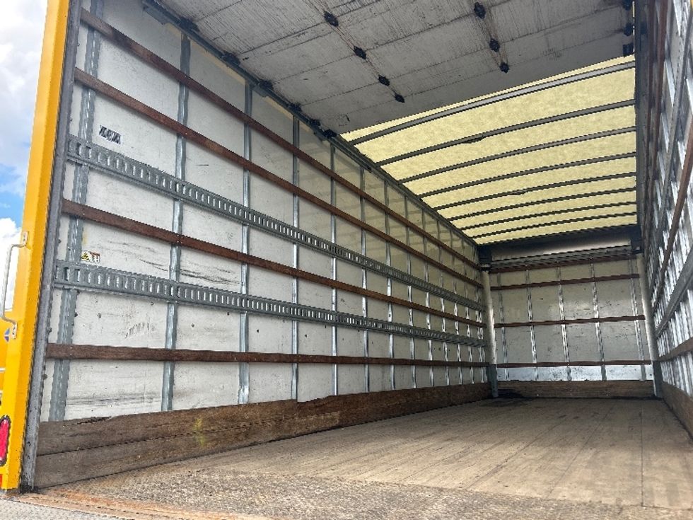 Medium Duty Box Truck-Light and Medium Duty Trucks-Hino-2020-268-Obetz-OH-198,943\n\t\tmiles-$ 47,500 - Image 11