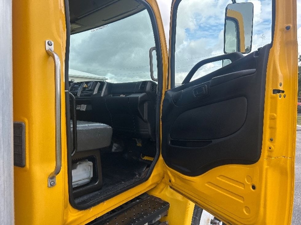 Medium Duty Box Truck-Light and Medium Duty Trucks-Hino-2020-268-Ocala-FL-147,489\n\t\tmiles-$ 58,750 - Image 19