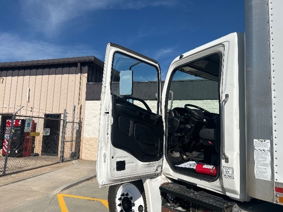 Medium Duty Box Truck-Light and Medium Duty Trucks-Hino-2020-268-Oklahoma City-OK-206,492\n\t\tmiles-$ 46,750 - Image 16