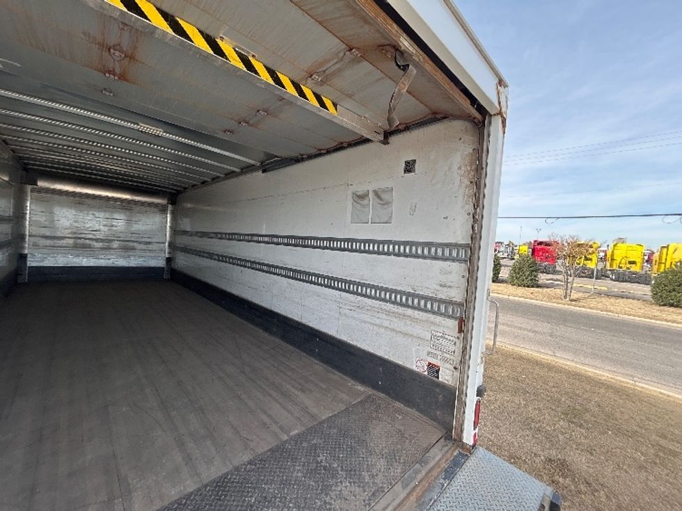 Medium Duty Box Truck-Light and Medium Duty Trucks-Hino-2020-268-Oklahoma City-OK-296,266\n\t\tmiles-$ 31,000 - Image 12